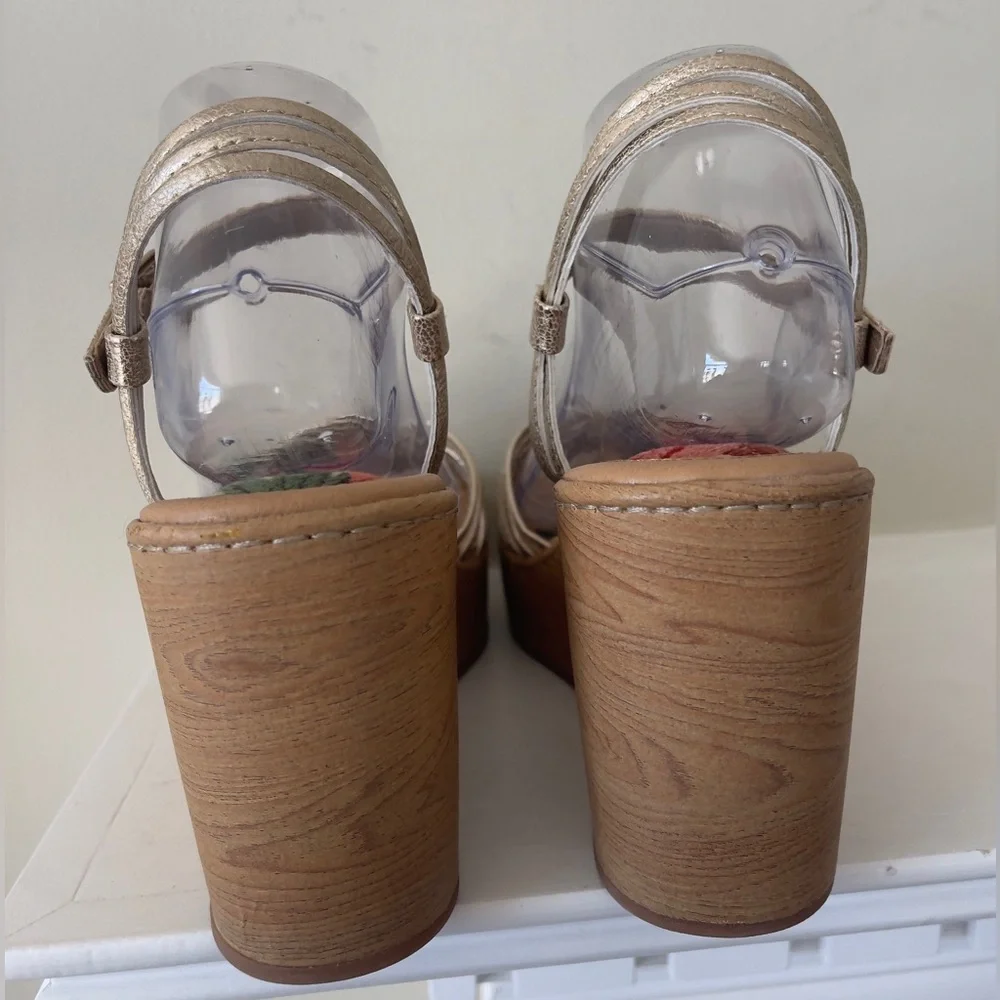 b.o.c Catalina Women's Strappy Comfort Wedge Metallic Gold Sandals NWT Size 9